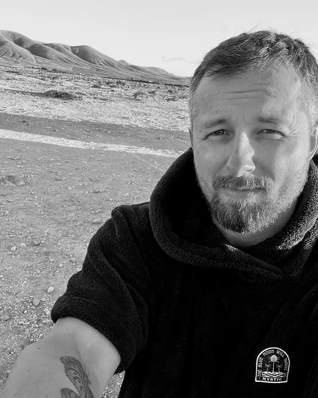 Black and white selfie of André in a volcanic landscape on Fuerteventura